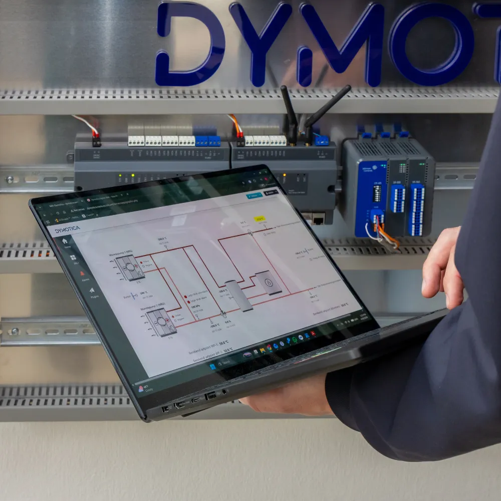 Dymotica medewerker in gesprek over gebouwautomatisering